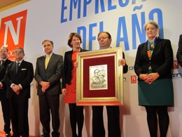 Barcina entrega el Premio Empresario del Año a Ángel Ría.