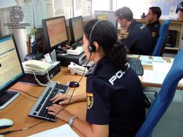 Policías Trabajando En La Red