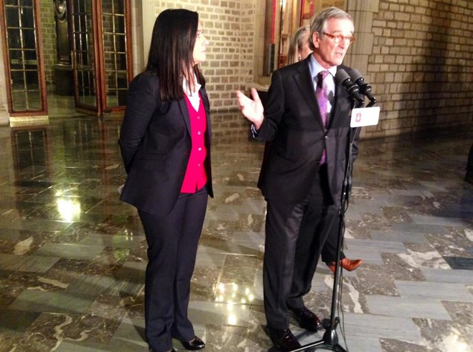 La pta. Del Tercer Sector À.Guiteras y el alcalde X.Trias