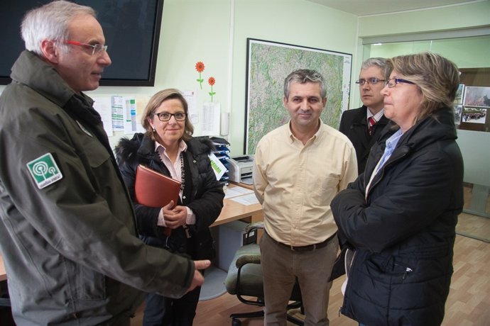 Quintana, en la visita a la oficina agraria comarcal de Ordes (A Coruña)