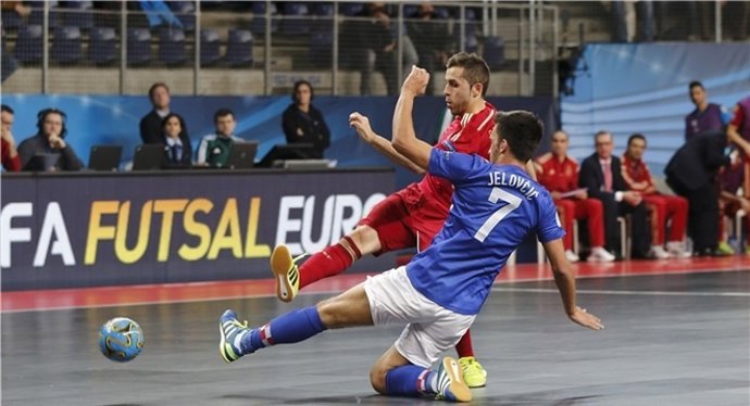 España empata ante Croacia en su debut