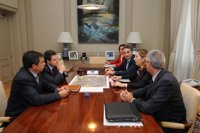 Pastor y Page se comprometen a estudiar soluciones al desarrollo del aeródromo de Casarrubios, según el Ayuntamiento