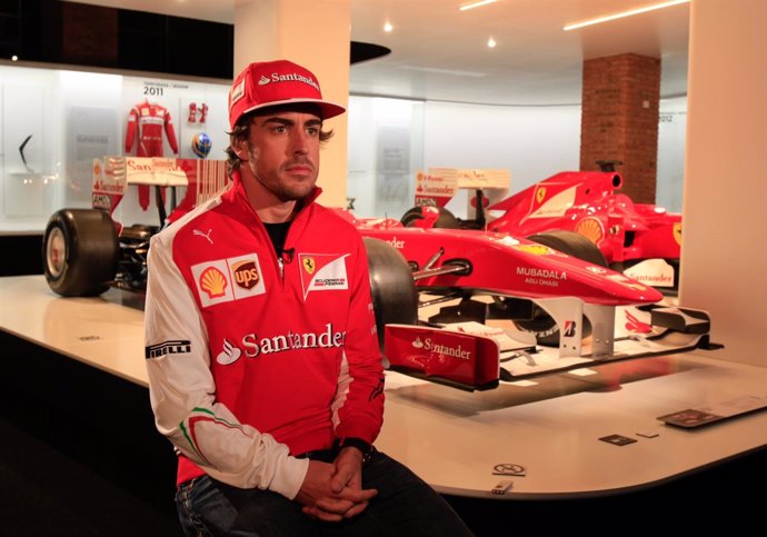 Fernando Alonso en la exposición 'Fernando Alonso Collection'