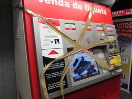 Venta automática de billetes durante una protesta en el Metro de Barcelona