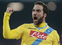 Higuaín celebra el gol del Nápoles en cuartos de Copa