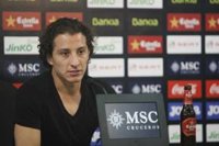 El Valencia cede a Postiga, Guardado y Pabón