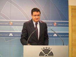 Oscar López, tras la reunión de la Dirección del Grupo Socialista en las Cortes.