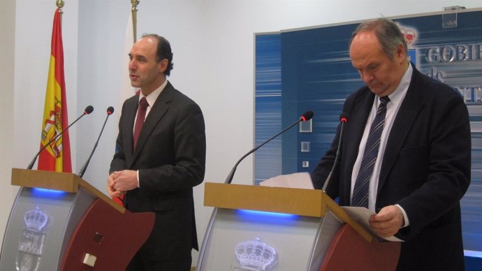 Ignacio Diego y Javier Fernández en rueda de prensa en el Gobierno