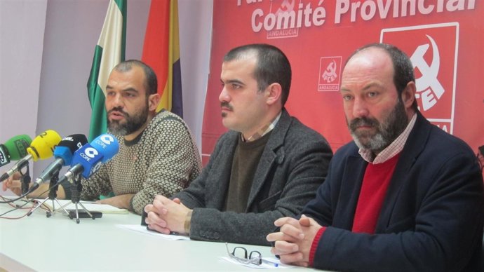 El senador de IU José Manuel Mariscal en Huelva.