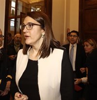 PSOE replica a Cospedal que no se cuestiona el derecho a trabajar de su marido