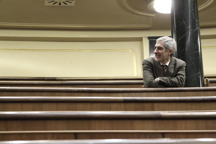 Llamazares solo en el Congreso
