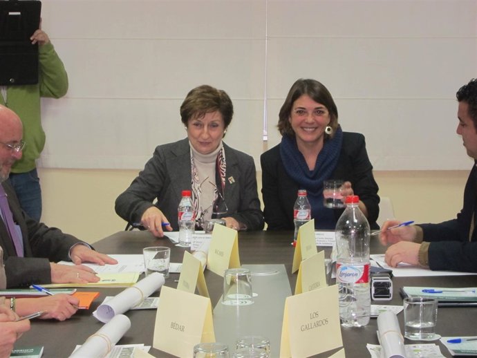 La delegada Encarnación Caparros y la consejera de Fomento, Elena Cortés