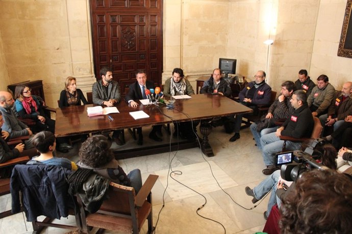 Espadas en la reunión con colectivos afectados por la zona azul