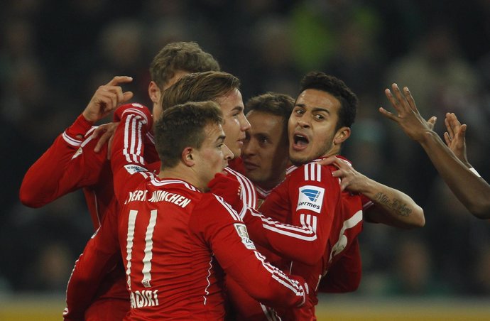 Thiago Alcántara marca gol con el Bayern Múnich