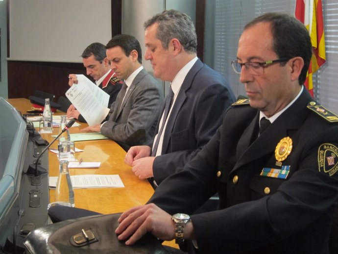 J.C.Molinero, M.Prat (Mossos), el concejal J.Forn y el intendente E.Vázquez.