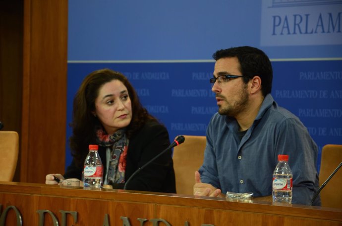 Inmaculada Nieto y Alberto Garzón en rueda de prensa en el Parlamento