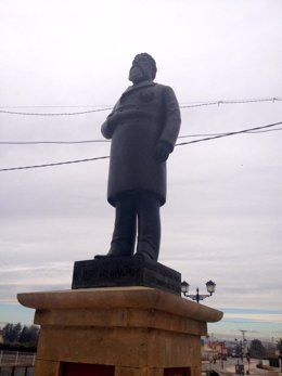 Escultura en recuerdo de José María Muñoz