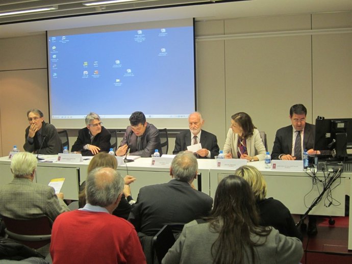 J.Mena, S.Badía, X.Arana, JI.Gallego y A.Manjón abordan el futuro de las drogas.