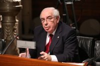 Areces acude a la comisión "sin saber por qué le han citado" y cree "curioso" que no se haya citado a Cascos