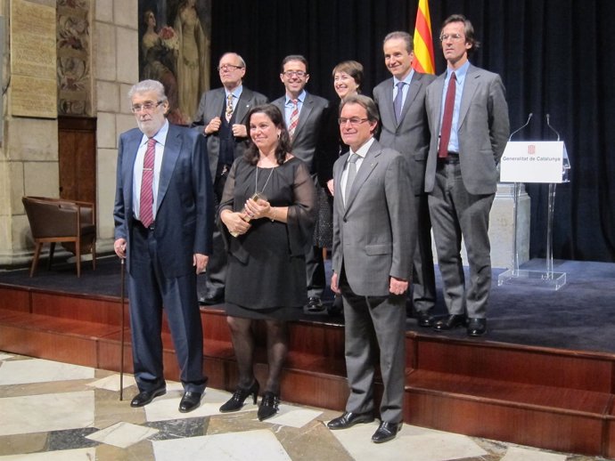 J.M.Lara (Planeta), C.Santos, el pte.A.Mas y el jurado del Premi Llull.