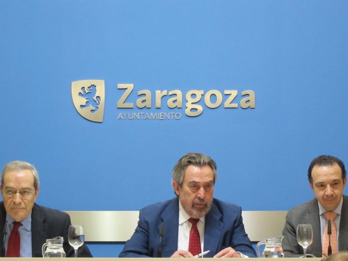 Belloch y el director de la Obra Social laCaixa, Jaume Lanaspa a la izda