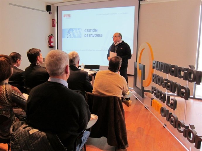 Presentación del libro 'Gestión de favores: por favor utilízame'