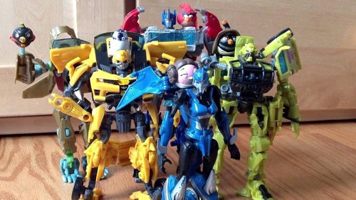 Personajes de Angry Birds caracterizados como Transformers