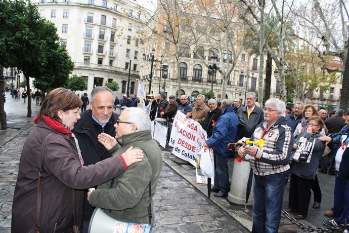 Medrano y García con los colaboradores sociales