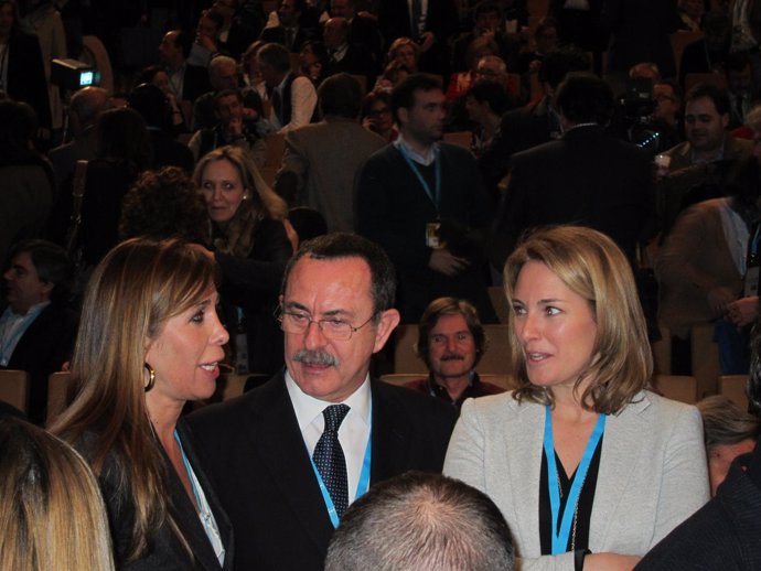 Alicia Sánchez Camacho (izq) y Arantza Quiroga (drcha) en la Convención del PP