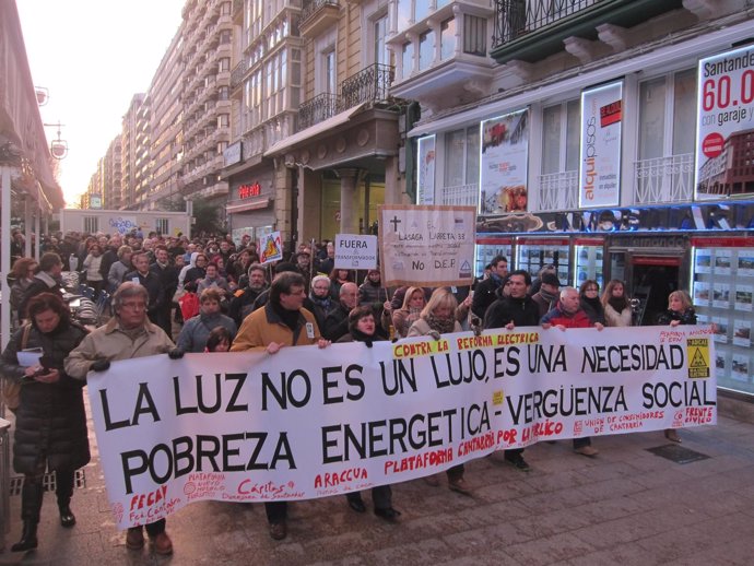 Protesta en Santander contra la tarifa de la luz 
