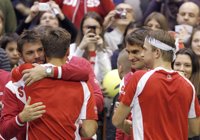 (Crónica) El doble suizo deja a Serbia en el camino y la República Checa toma ventaja