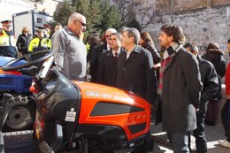El conseller Homs visita la Fira de la Candelaria