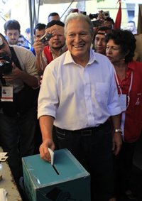 El Salvador.- Salvador Sánchez, primer candidato en votar, asegura que "respetará los resultados"