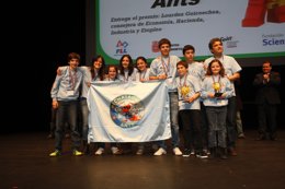 Los integrantes del equipo Mechatronic Ants, primer clasificado