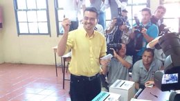 José María Villalta acude a votar