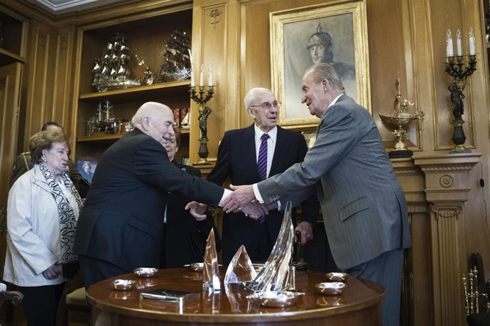 El Rey recibe a guardias civiles de Las Jarillas