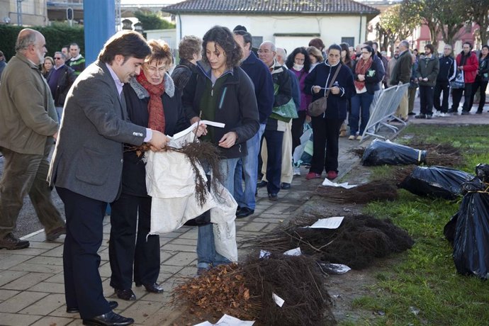 Entrega de árboles y plantas