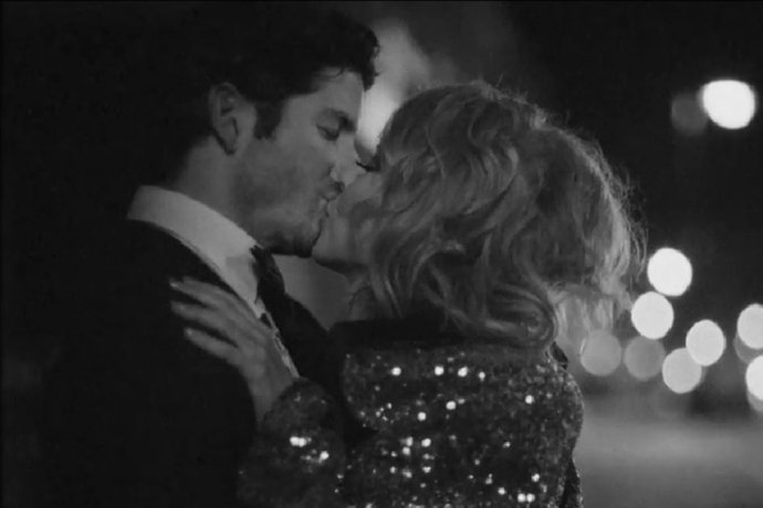 Kylie Minogue videoclip Into The bLUE historia de amor vELENCOSO