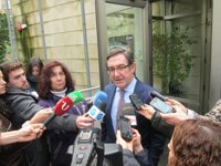 El alcalde de Santiago mantiene su "conciencia tranquila" y niega haber enchufado a personal