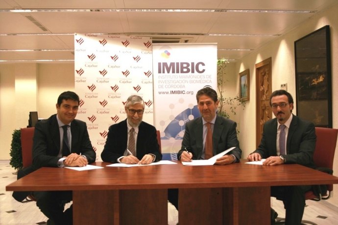 Pérez Jiménez y Cañadilla (centro) durante la firma