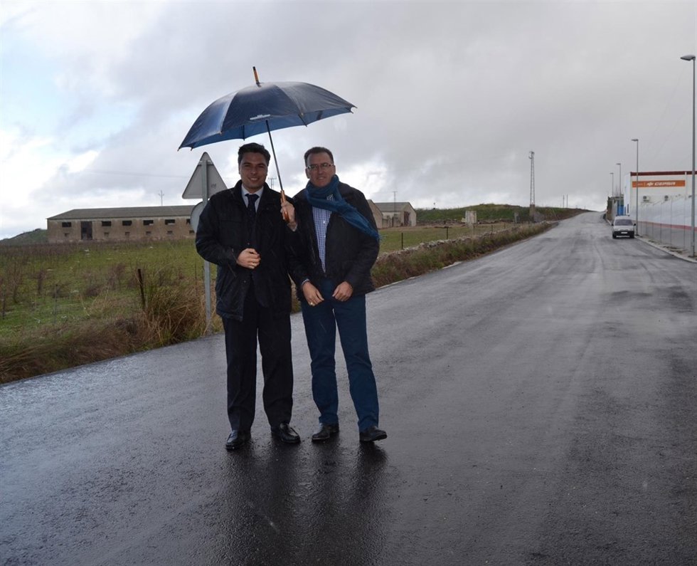Lorite y Diaz en el camino arreglado en El Viso