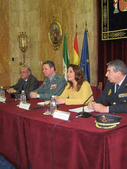 En el centro, la delegada del Gobierno en Andalucía, Carmen Crespo