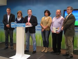 Elías Bendodo con alcaldes de la provincia