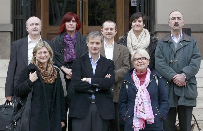 El catedrático Vicent Martínez junto a su equipo 
