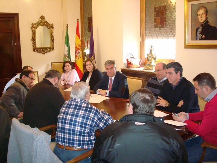 Reunión del gobierno local de Jaén con la asociación de vecinos Passo