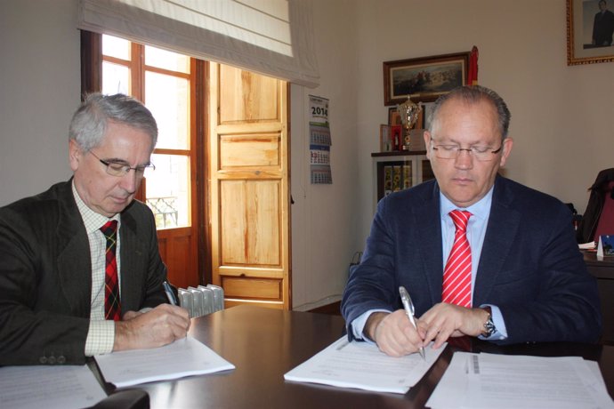 Firma del nuevo contrato del servicio de limpieza de La Carolina (Jaén)
