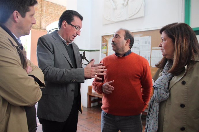 Dirigentes del PP de Huelva, en la Escuela León Ortega. 