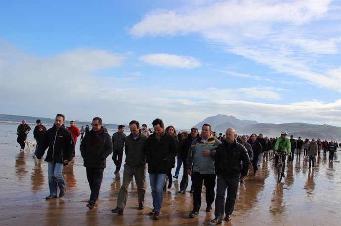 Concentración en El Puntal de Laredo 