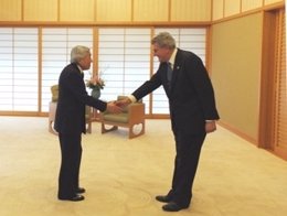 El Emperados Akihito recibe al presidente del Congreso 