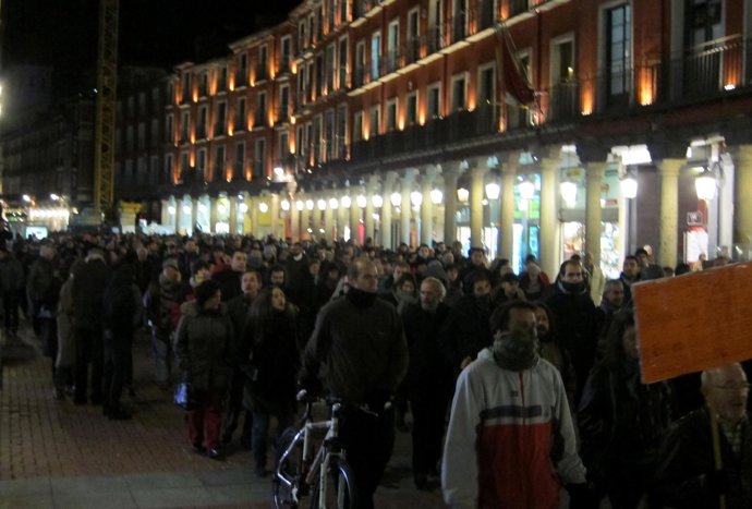 La cabeza de la marcha discurre por la plaza Mayor de Valladolid